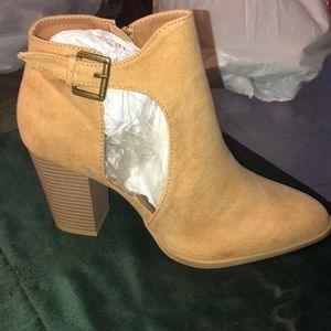 Size 9 QUPID Booties